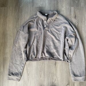 Day & Night Gray cropped Raw hem pullover- Large